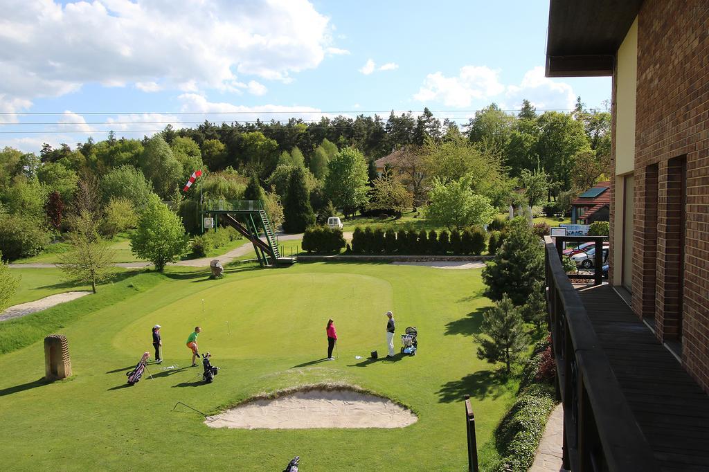Hotel Areal Botanika à Unhošť Extérieur photo