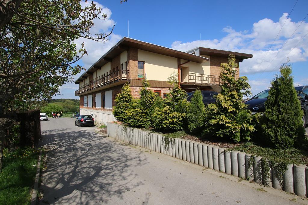 Hotel Areal Botanika à Unhošť Extérieur photo
