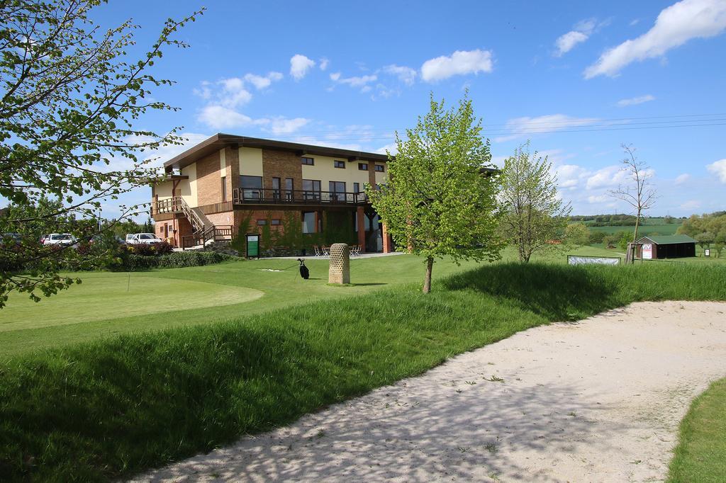 Hotel Areal Botanika à Unhošť Extérieur photo