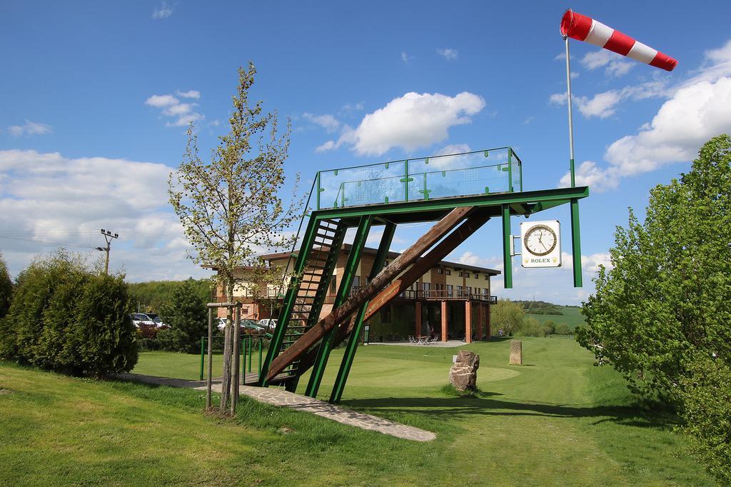 Hotel Areal Botanika à Unhošť Extérieur photo