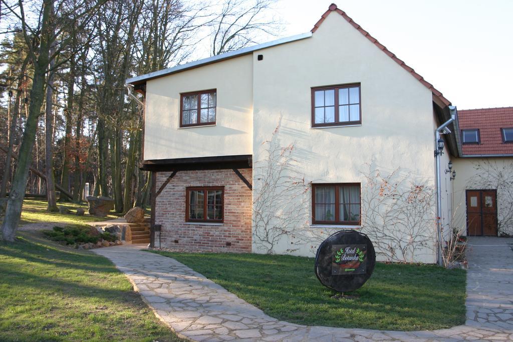 Hotel Areal Botanika à Unhošť Extérieur photo