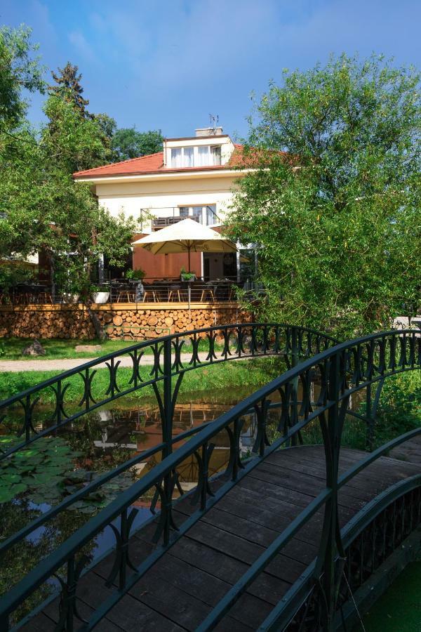 Hotel Areal Botanika à Unhošť Extérieur photo