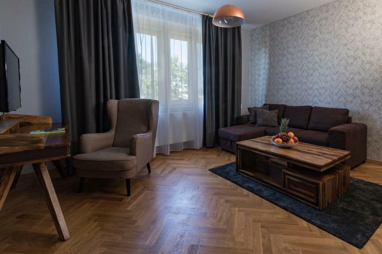 Hotel Areal Botanika à Unhošť Extérieur photo